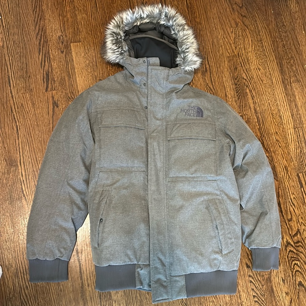 Never worn NORTH FACE WINTER COAT SIZE MEDUIM